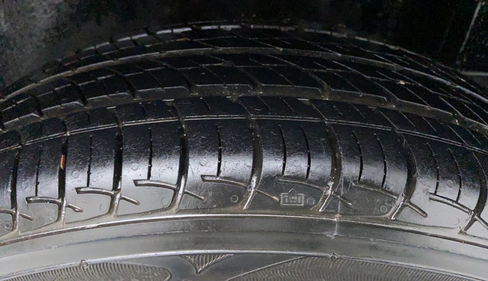 2011 Volkswagen Vento TRENDLINE PETROL, Petrol, Manual, 85,598 km, Left Rear Tyre Tread