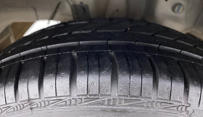 2017 Hyundai Eon MAGNA PLUS, Petrol, Manual, 16,081 km, Right Rear Tyre Tread