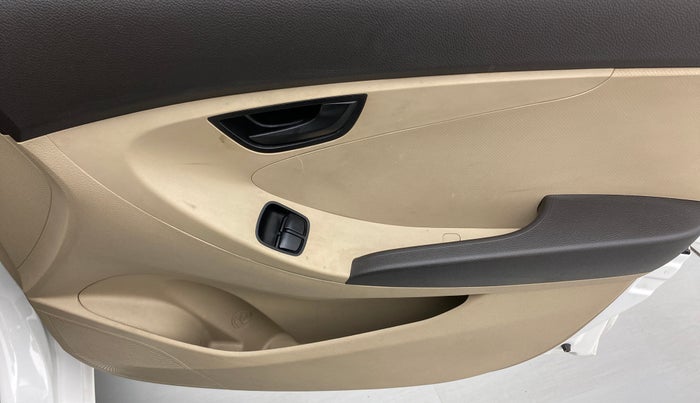 2017 Hyundai Eon MAGNA PLUS, Petrol, Manual, 16,081 km, Driver Side Door Panels Control