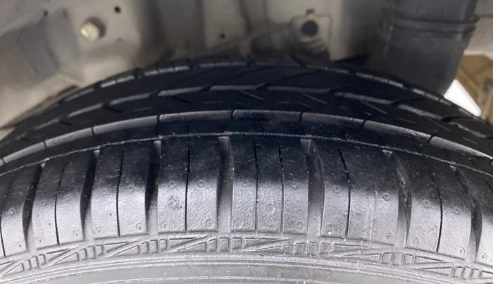 2017 Hyundai Eon MAGNA PLUS, Petrol, Manual, 16,081 km, Left Rear Tyre Tread