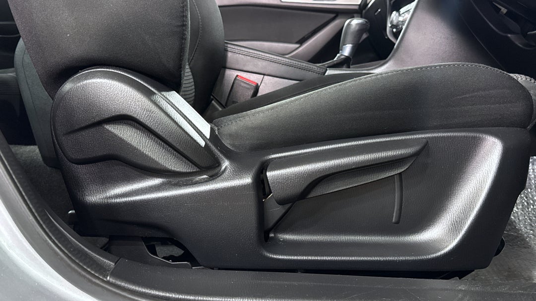 2018 Mazda 3 Maxx Sport, Automatic, 44881 km, Drivers Side Adjustment Panel