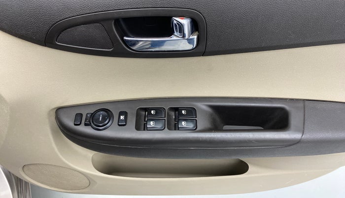 2014 Hyundai i20 SPORTZ 1.2 VTVT, Petrol, Manual, 32,896 km, Driver Side Door Panels Control