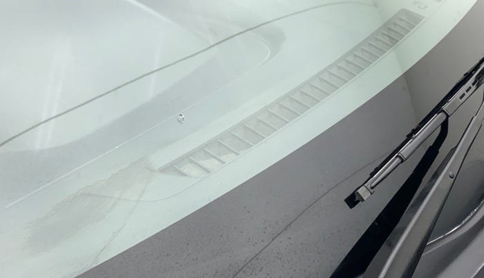 2018 Maruti Vitara Brezza VDI OPT, Diesel, Manual, 34,238 km, Front windshield - Minor spot on windshield