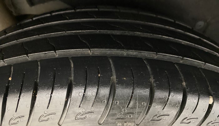 2018 Mahindra MARAZZO M2 8 STR, Diesel, Manual, 24,686 km, Right Rear Tyre Tread
