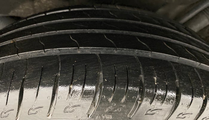 2018 Mahindra MARAZZO M2 8 STR, Diesel, Manual, 24,686 km, Left Rear Tyre Tread