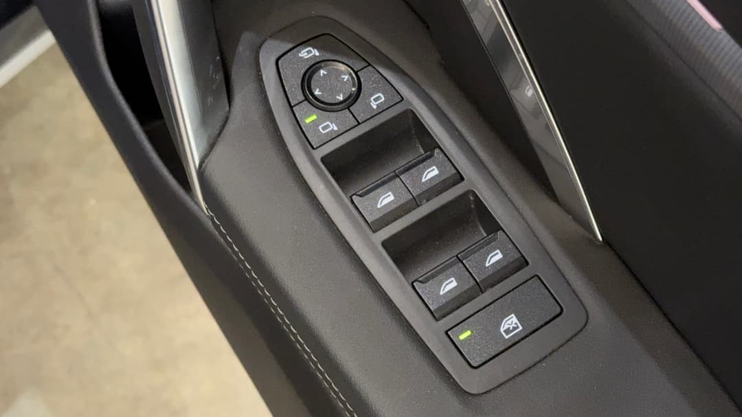 2023 BMW X1 sDrive18i, Automatic, 22618 km, Drivers Side Door Panel Controls