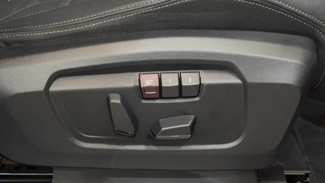 2023 BMW X1 sDrive18i, Automatic, 22618 km, Drivers Side Adjustment Panel