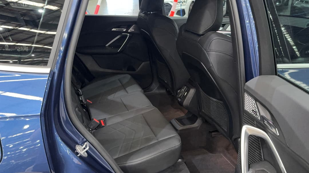2023 BMW X1 sDrive18i, Automatic, 22618 km, Right Side Rear Door Cabin View