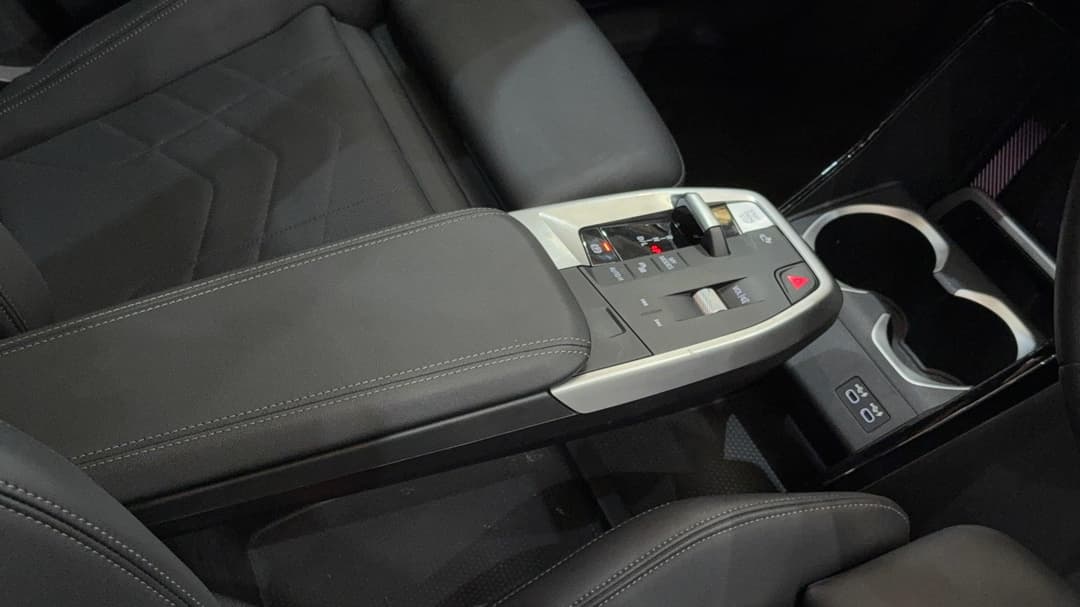2023 BMW X1 sDrive18i, Automatic, 22618 km, Center Console