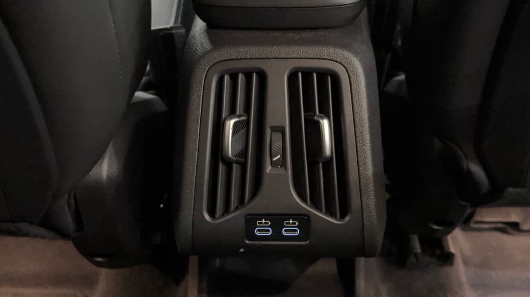 2023 BMW X1 sDrive18i, Automatic, 22618 km, Rear A/C Vent