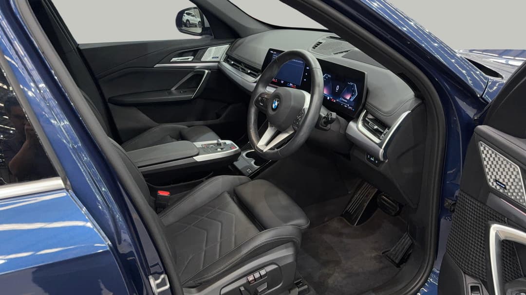 2023 BMW X1 sDrive18i, Automatic, 22618 km, Right Side Front Door Cabin View