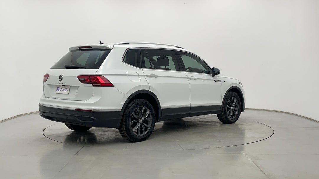 Right Back Diagonal (45- Degree) View