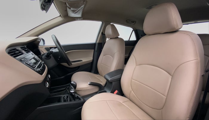 2017 Hyundai Elite i20 SPORTZ 1.4, Diesel, Manual, 73,375 km, Right Side Front Door Cabin View