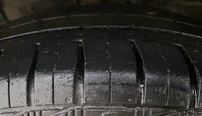 2014 Maruti Swift Dzire VXI, Petrol, Manual, 1,12,866 km, Left Front Tyre Tread