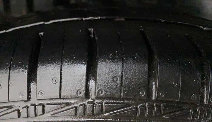 2014 Maruti Swift Dzire VXI, Petrol, Manual, 1,12,866 km, Right Rear Tyre Tread