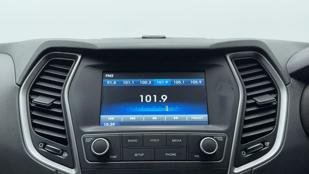 2016 Hyundai Santa Fe Active Crdi (4x4), Automatic, 233425 km, Infotainment System