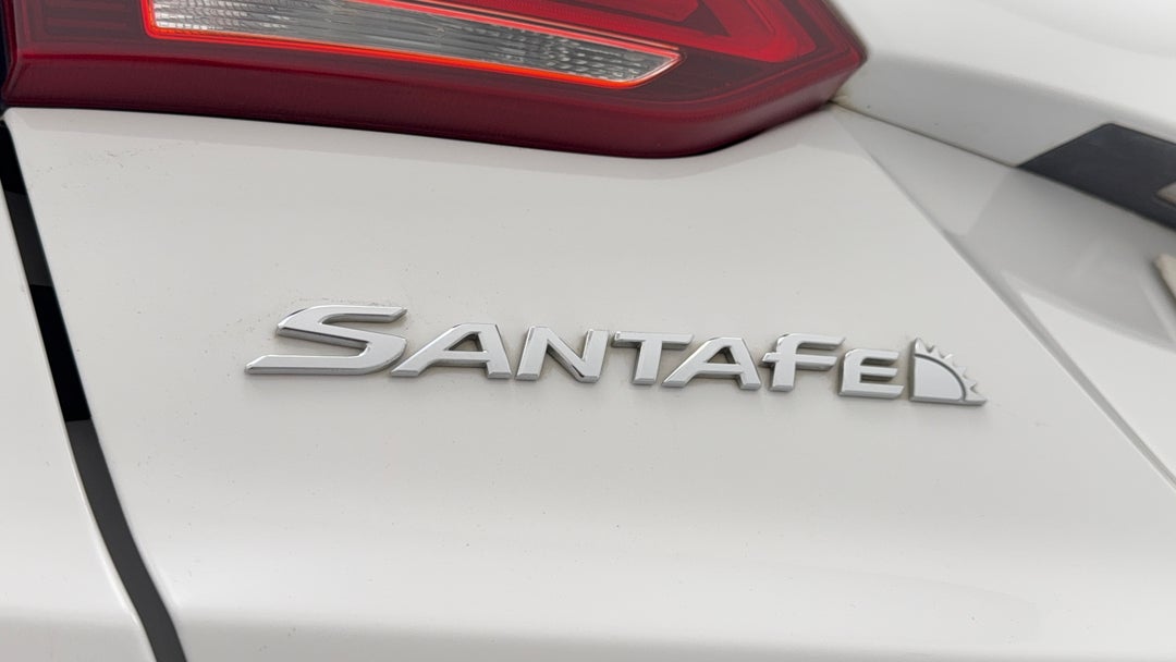 2016 Hyundai Santa Fe Active Crdi (4x4), Automatic, 233425 km, Badge (Boot Left Side)