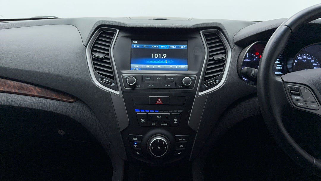 2016 Hyundai Santa Fe Active Crdi (4x4), Automatic, 233425 km, Center Console