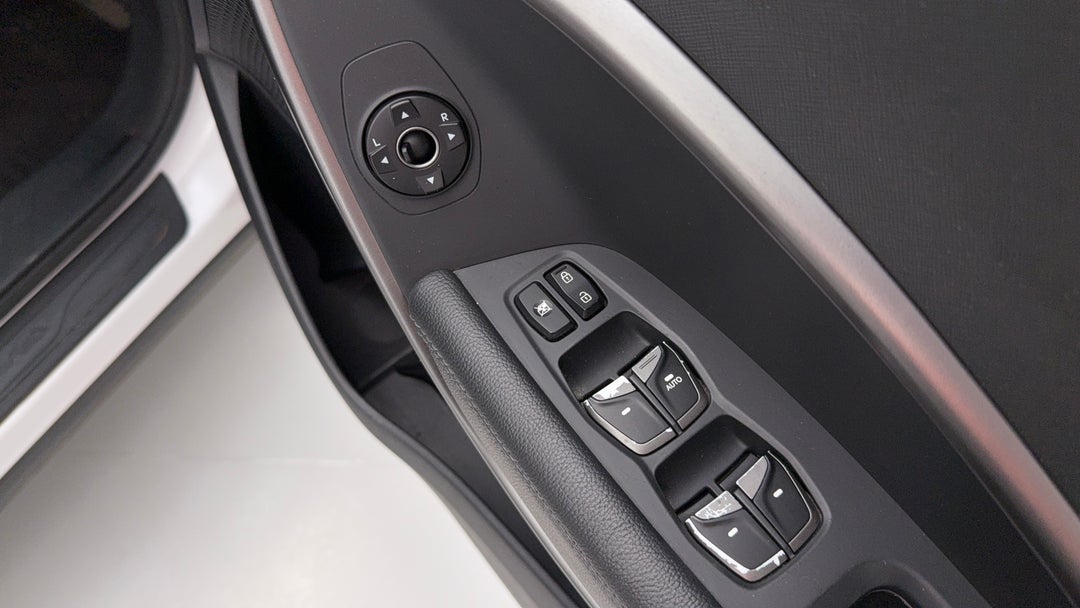 2016 Hyundai Santa Fe Active Crdi (4x4), Automatic, 233425 km, Drivers Side Door Panel Controls