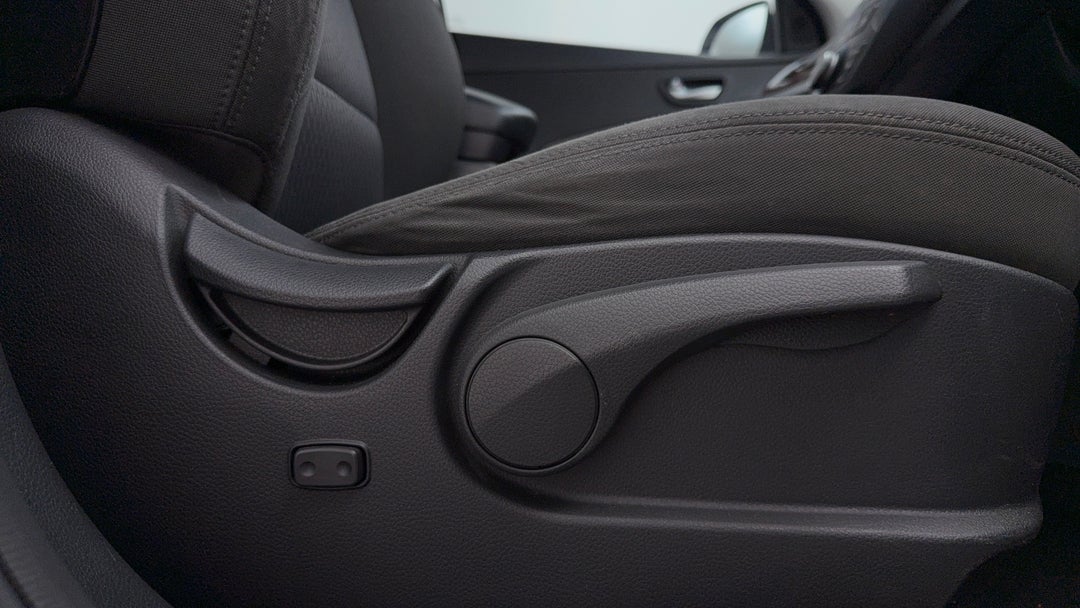 2016 Hyundai Santa Fe Active Crdi (4x4), Automatic, 233425 km, Drivers Side Adjustment Panel