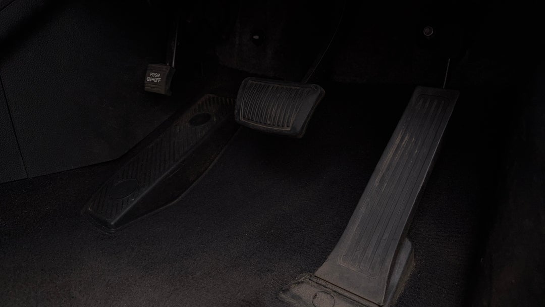 2016 Hyundai Santa Fe Active Crdi (4x4), Automatic, 233425 km, Pedals and Footmat