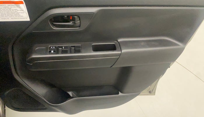 2021 Maruti New Wagon-R LXI CNG (O) 1.0, CNG, Manual, 39,613 km, Driver Side Door Panels Control
