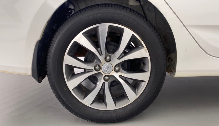 2017 Hyundai Verna 1.6 SX VTVT (O), Petrol, Manual, 4,832 km, Right Rear Wheel