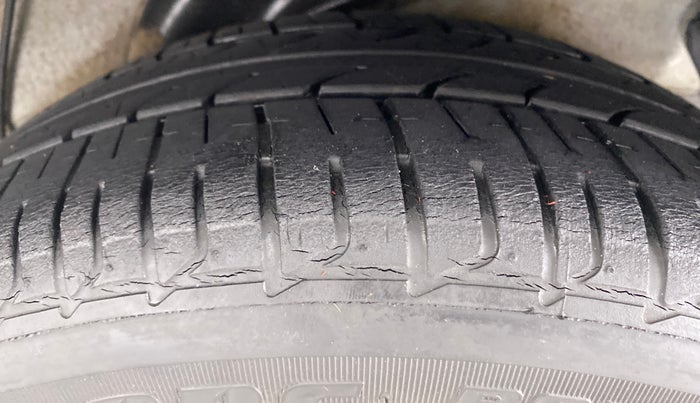 2017 Hyundai Verna 1.6 SX VTVT (O), Petrol, Manual, 4,832 km, Left Rear Tyre Tread