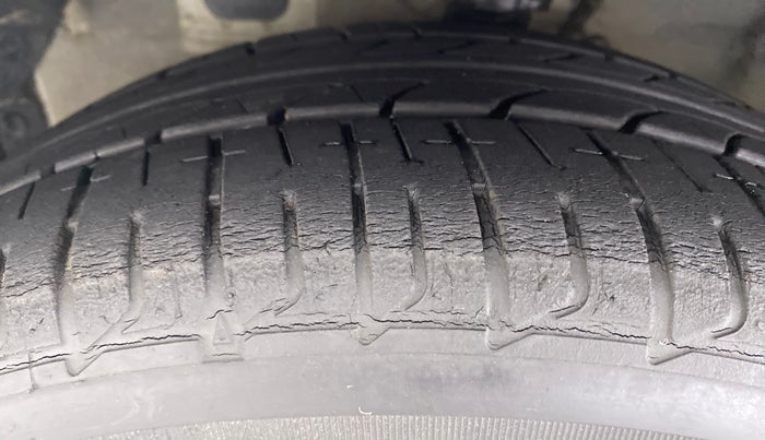 2017 Hyundai Verna 1.6 SX VTVT (O), Petrol, Manual, 4,832 km, Left Front Tyre Tread