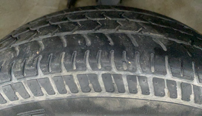 2017 Maruti Alto K10 VXI P, Petrol, Manual, 30,515 km, Right Front Tyre Tread