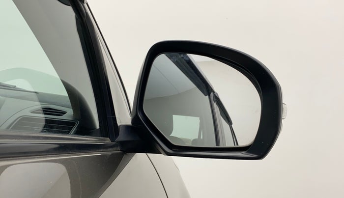 2017 Maruti Swift Dzire VXI (O), Petrol, Manual, 48,806 km, Right rear-view mirror - Minor folding noise