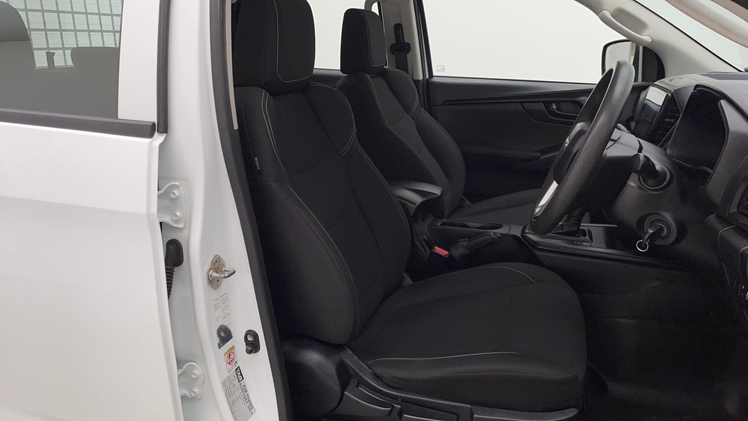 2021 Isuzu D-MAX Sx (4x4), Automatic, 99691 km, Right Side Front Door Cabin View
