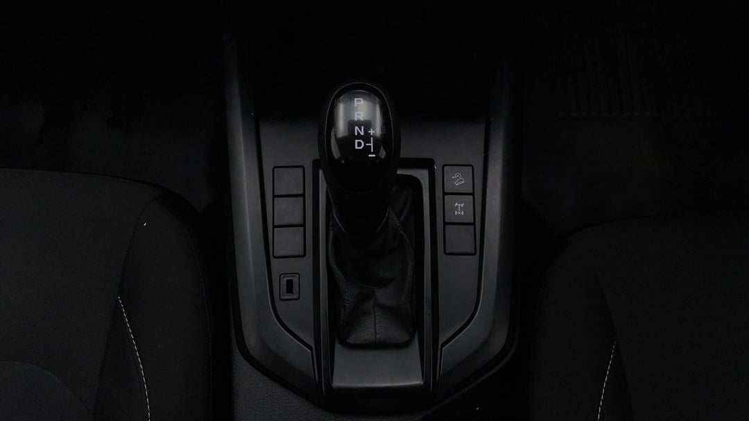 2021 Isuzu D-MAX Sx (4x4), Automatic, 99691 km, Gear Lever 