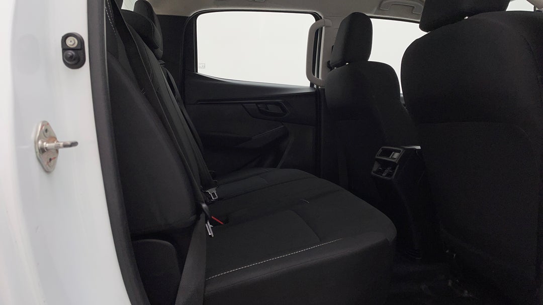 2021 Isuzu D-MAX Sx (4x4), Automatic, 99691 km, Right Side Rear Door Cabin View