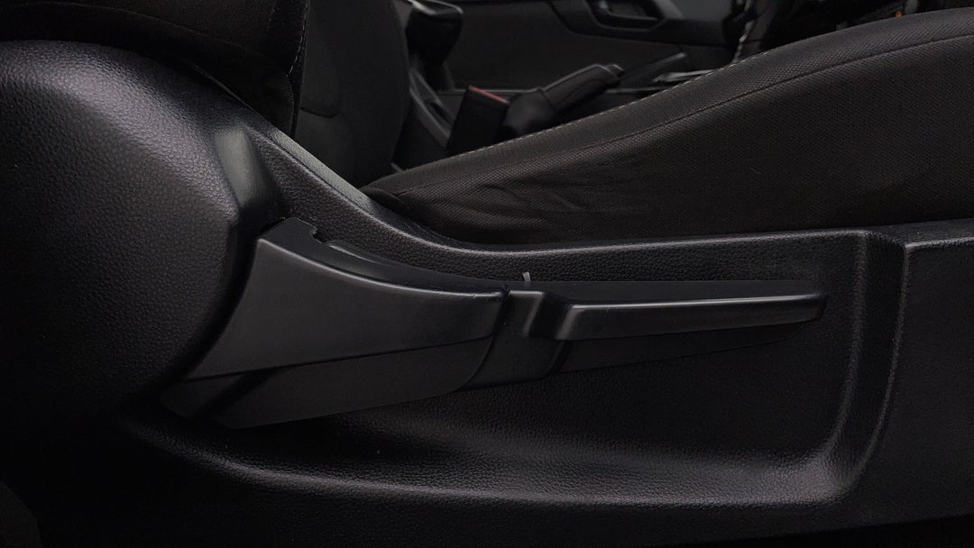 2021 Isuzu D-MAX Sx (4x4), Automatic, 99691 km, Drivers Side Adjustment Panel