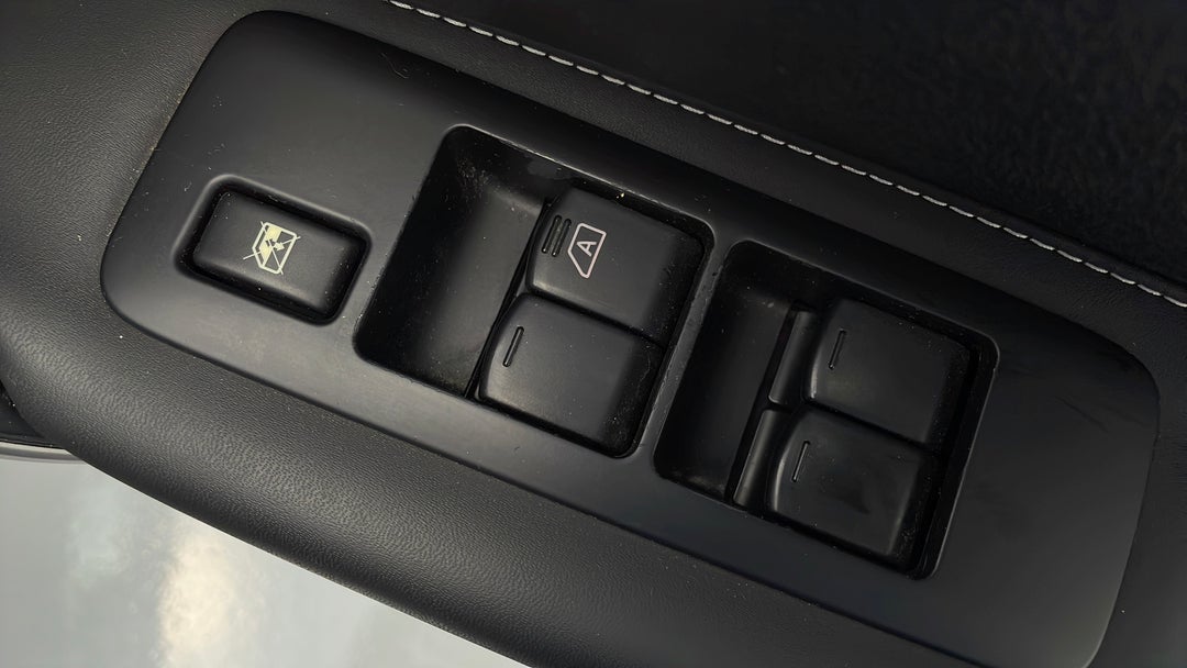 2012 Nissan Dualis +2 Ti (4x4), Automatic, 84151 km, Drivers Side Door Panel Controls