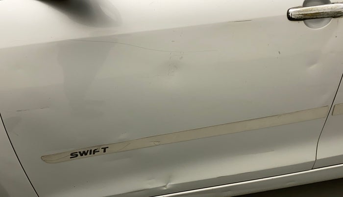 2012 Maruti Swift VXI, CNG, Manual, 86,899 km, Front passenger door - Slightly dented