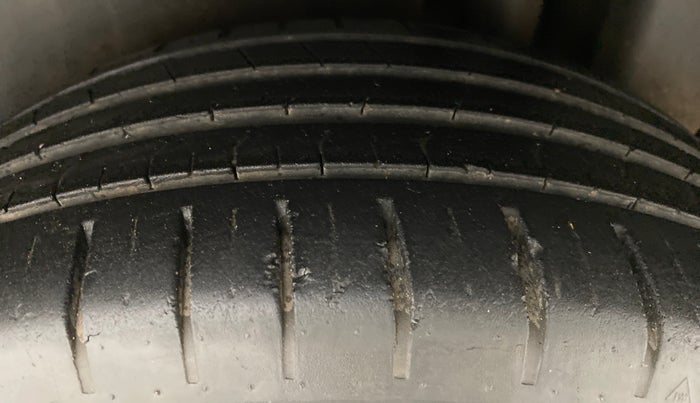 2015 Maruti Ciaz ZXI RS, Petrol, Manual, 42,169 km, Left Rear Tyre Tread