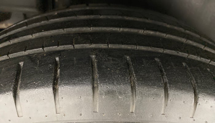 2015 Maruti Ciaz ZXI RS, Petrol, Manual, 42,169 km, Right Rear Tyre Tread