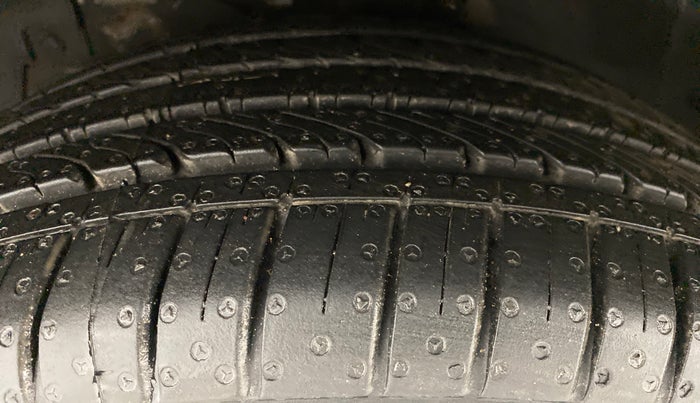 2015 Maruti Ciaz ZXI RS, Petrol, Manual, 42,169 km, Left Front Tyre Tread