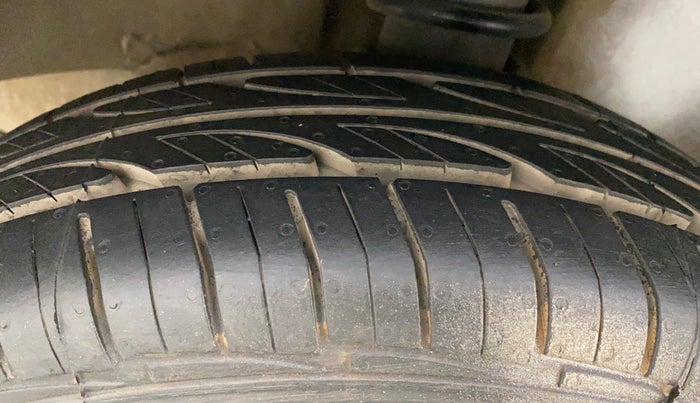 2016 Maruti OMNI E 8 STR, Petrol, Manual, 62,841 km, Left Front Tyre Tread