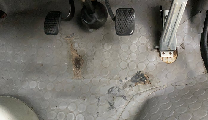 2016 Maruti OMNI E 8 STR, Petrol, Manual, 62,841 km, Flooring - Carpet is minor damage