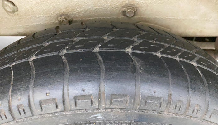 2016 Maruti OMNI E 8 STR, Petrol, Manual, 62,841 km, Left Rear Tyre Tread