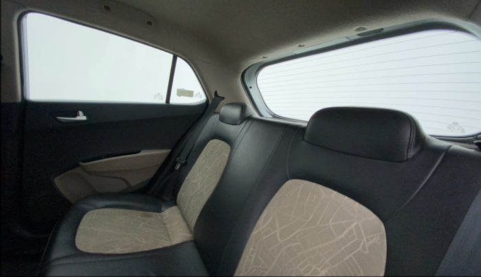 2017 Hyundai Grand i10 SPORTZ 1.2 KAPPA VTVT, Petrol, Manual, 92,995 km, Right Side Rear Door Cabin