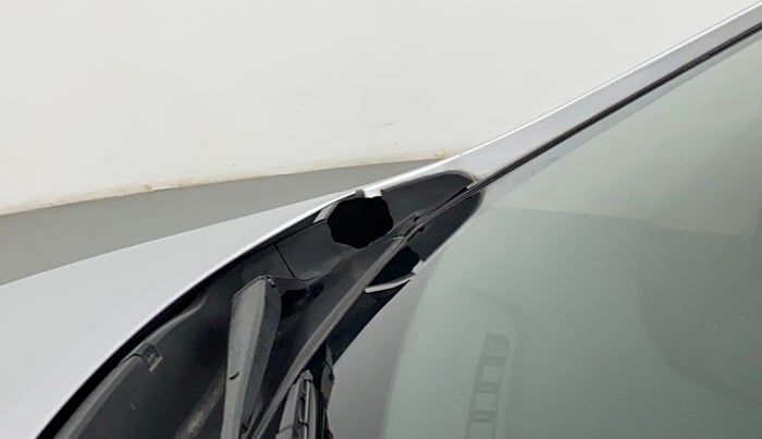 2014 Hyundai Xcent S 1.2 OPT, Petrol, Manual, 32,364 km, Bonnet (hood) - Cowl vent panel has minor damage