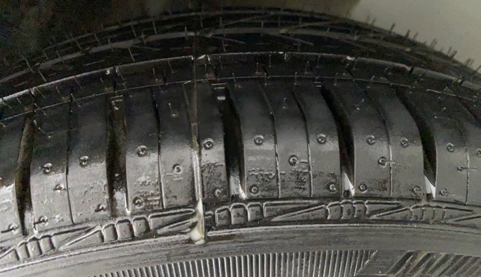 2014 Hyundai Xcent S 1.2 OPT, Petrol, Manual, 32,364 km, Left Rear Tyre Tread