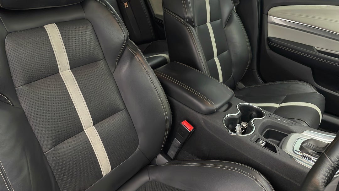 2016 Holden Calais Calais, Automatic, 105490 km, Right Side Front Door Cabin View