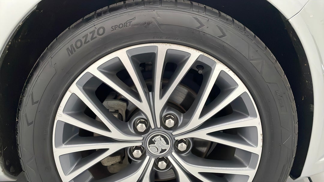 2016 Holden Calais Calais, Automatic, 105490 km, Wheels Rim Front RHS Scratch