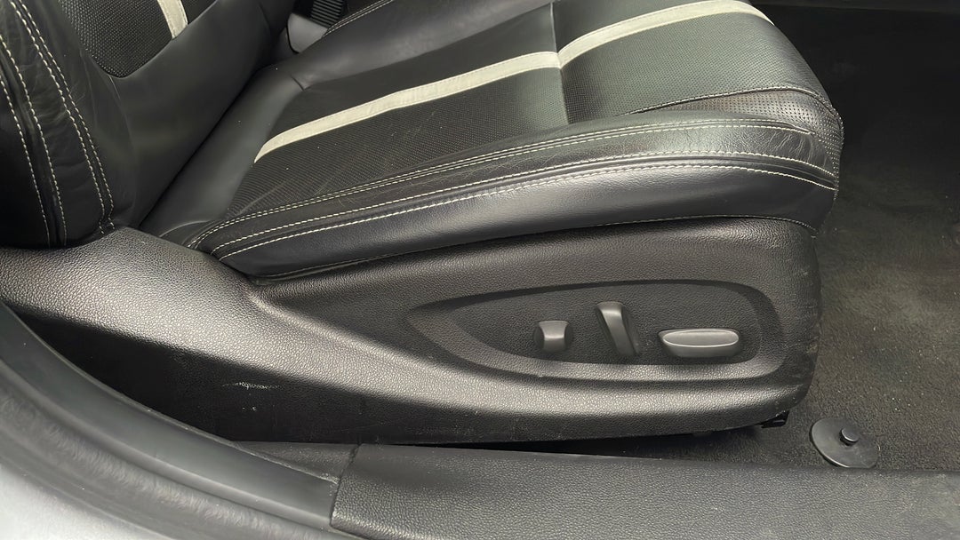 2016 Holden Calais Calais, Automatic, 105490 km, Drivers Side Adjustment Panel