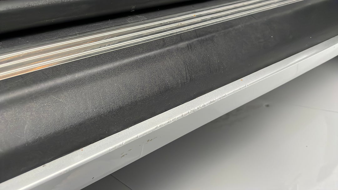 2016 Holden Calais Calais, Automatic, 105490 km, Door Sills Front RHS Chip